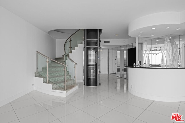 Building Photo - 4267 Marina City Dr