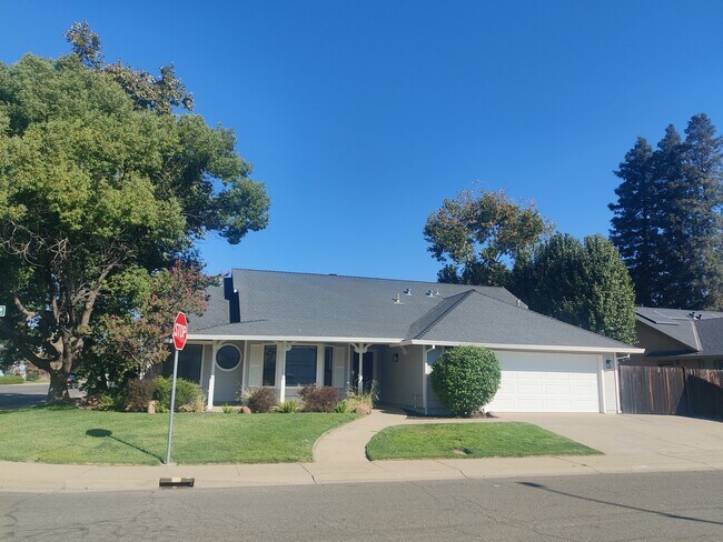 Primary Photo - 1097 North Point Dr