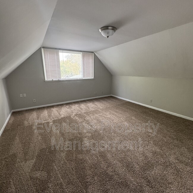 Building Photo - 4030 N Catherwood Ave