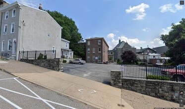Building Photo - 163 Roxborough Ave