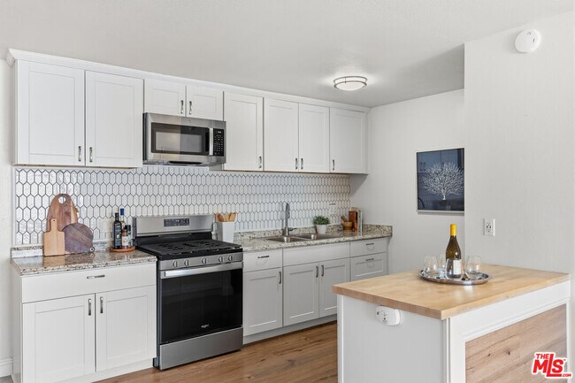 Building Photo - 2470 Bolker Dr