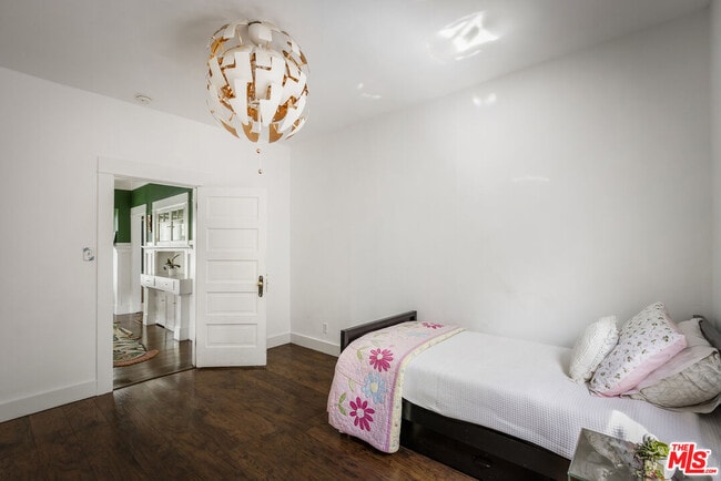 Building Photo - 201 S Ave 55