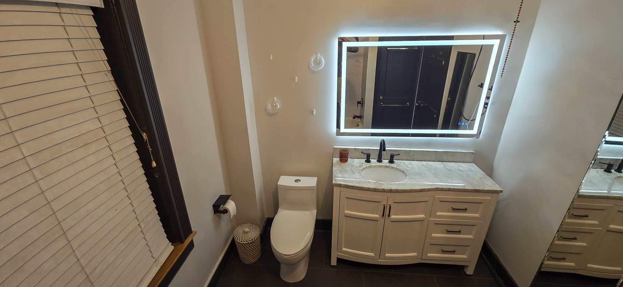 Building Photo - 209 W Clay St