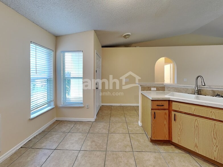 Building Photo - 375 Regal Downs Cir