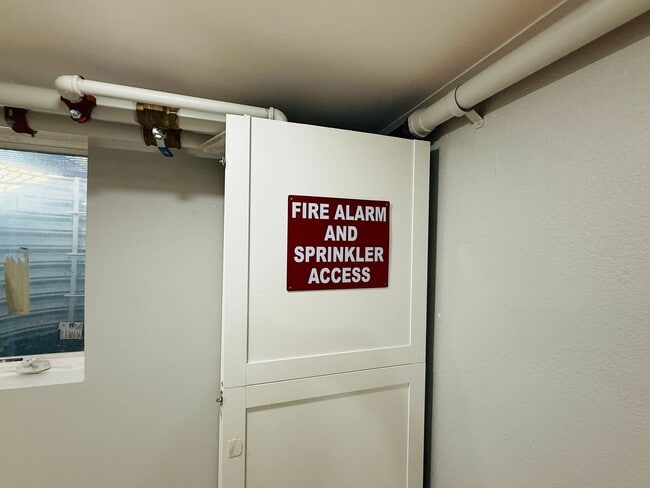 Building Photo - West End Location, Perfect for Daycare Center or Group Home