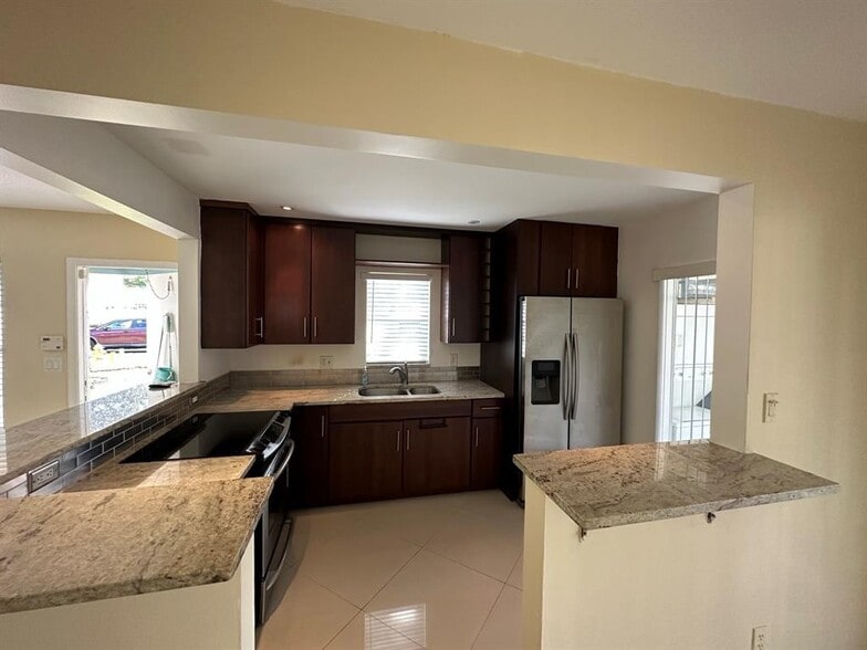 Building Photo - 3001 NW 4th Ter