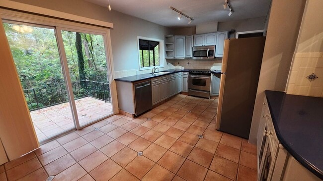 Building Photo - Charming 3-Bed, 2-Bath Ranch in Prime Atlanta Location