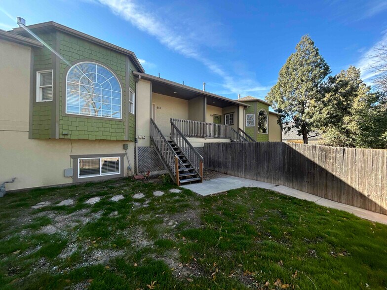 Building Photo - 909 E Uintah St