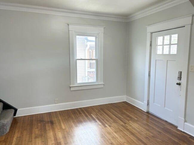 Building Photo - 1120 Hoefgen St