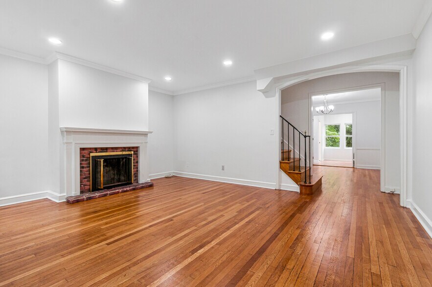 Building Photo - 4414 Volta Pl NW