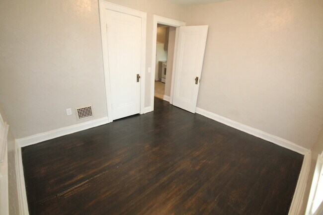 Building Photo - 356 Cliffside Dr