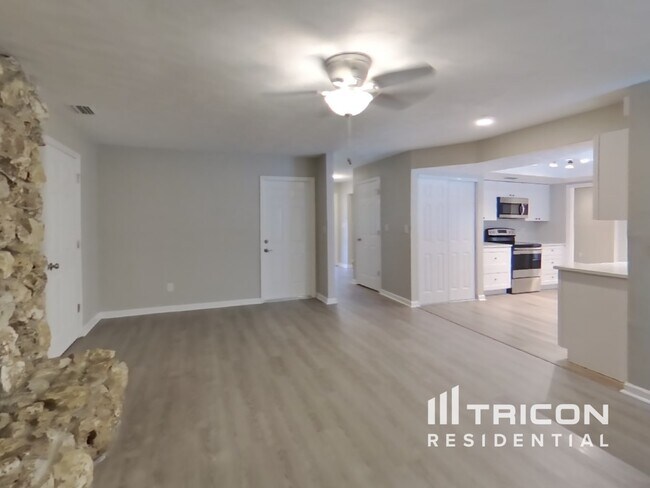 Building Photo - 528 Hamlet Dr