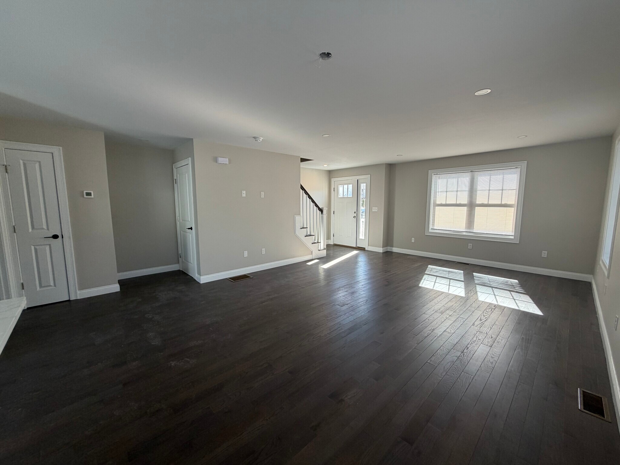 Building Photo - 93 Waterman Ave