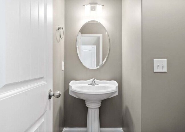Building Photo - 1103 Medallion Ct