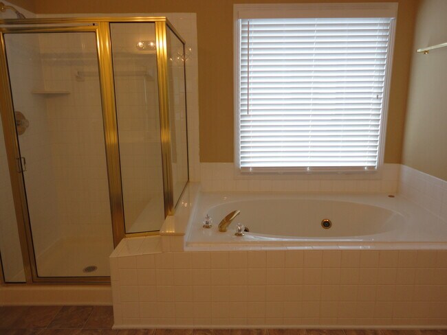 Building Photo - 697 Mountain Oaks Parkway