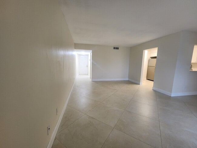 Building Photo - 3178 Via Poinciana