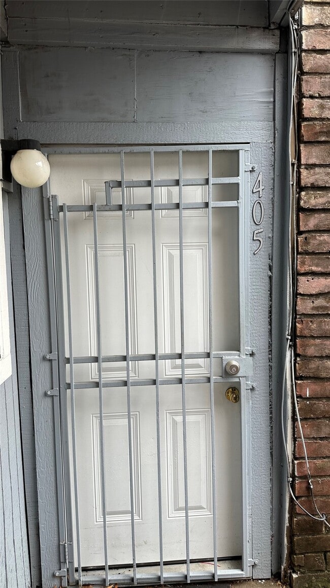 Building Photo - 9550 Deering Dr