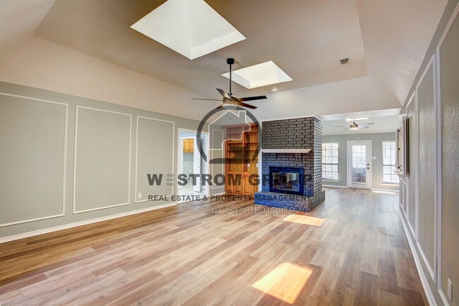 Building Photo - 3914 Meadow Dr
