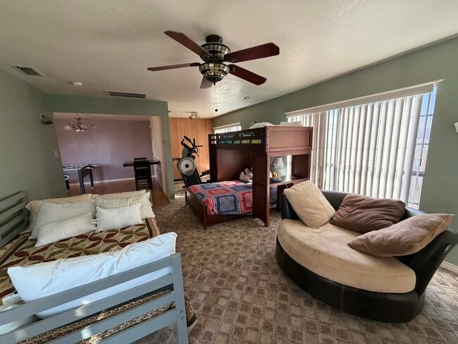 Building Photo - 1609 Westwind Dr