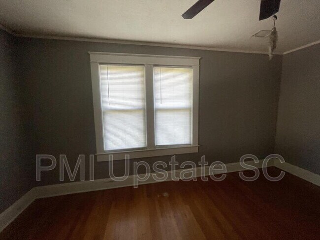 Building Photo - 181 N Fairview Ave