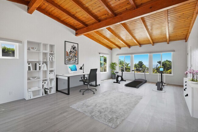 Large, separate entrance Bonus room w/ views - 31259 Bailard Rd