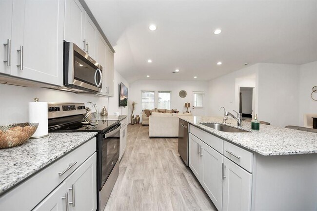 Building Photo - 1302 Redbud Ln
