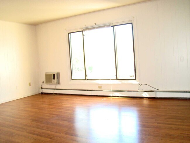 Building Photo - 347 Hooker Ave