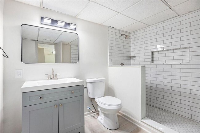 Building Photo - 1996 Briarwood Dr