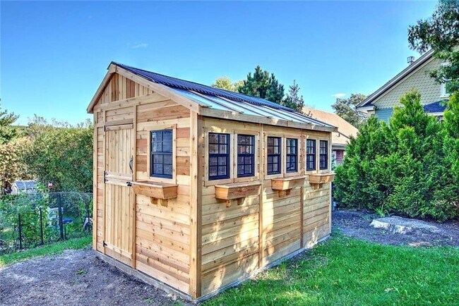 Building Photo - 151 Chace Ave