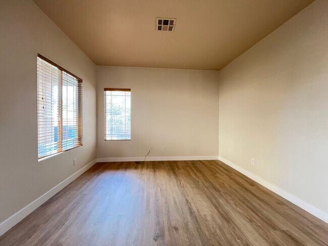 Building Photo - Beautiful and well-maintained two-story home in summerlin