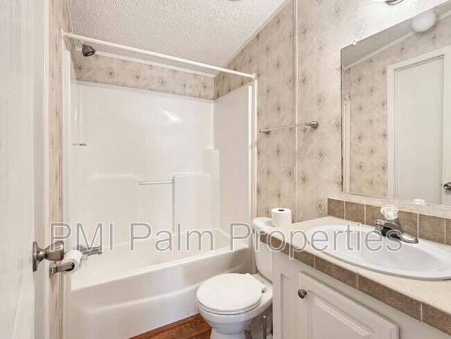 Building Photo - 7568 SE Swan Ave