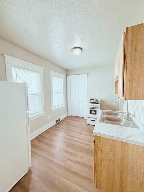 Building Photo - 1404 8th St