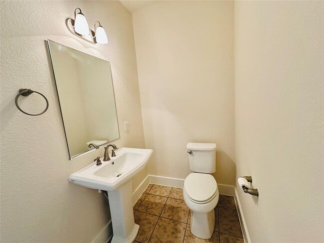 Building Photo - 2216 Creekside Ln