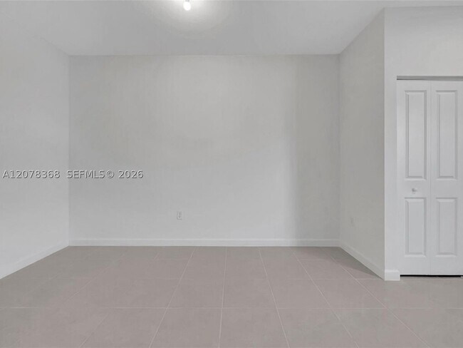 Building Photo - 2574 SE 29th St