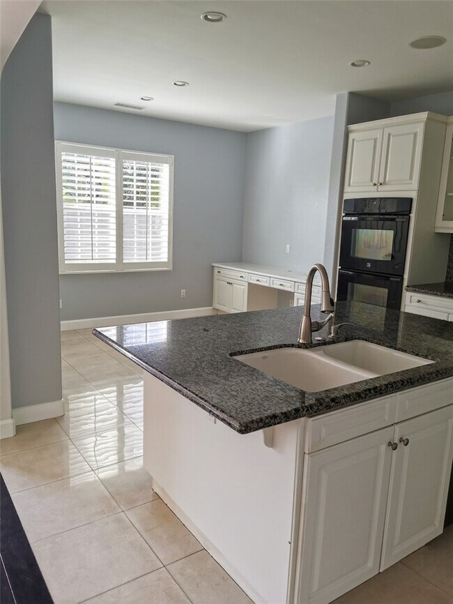 Building Photo - 1318 Swan Loop S