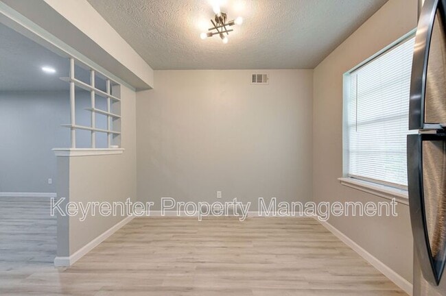 Building Photo - 1309 Crown Point Ave