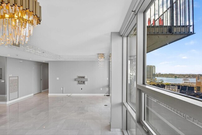 Building Photo - 321 Tenth Ave