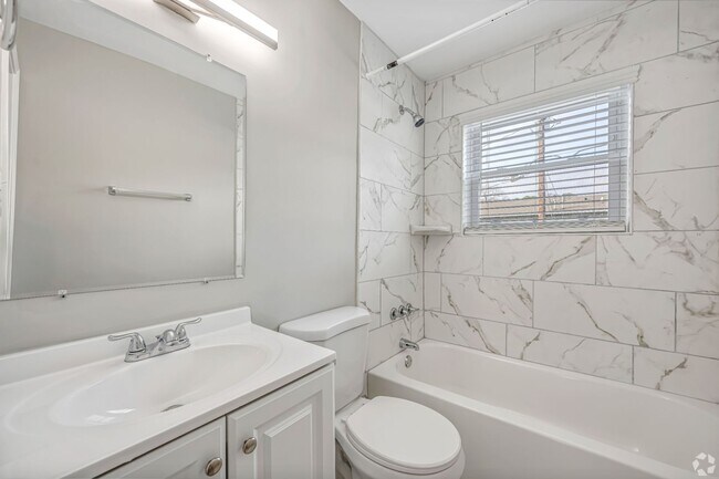 Building Photo - Comfortable 2BR Living with Easy Access to Everything