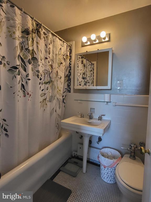 Building Photo - 2031 Locust St