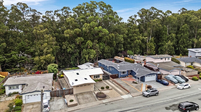 Building Photo - 1163 Crespi Dr