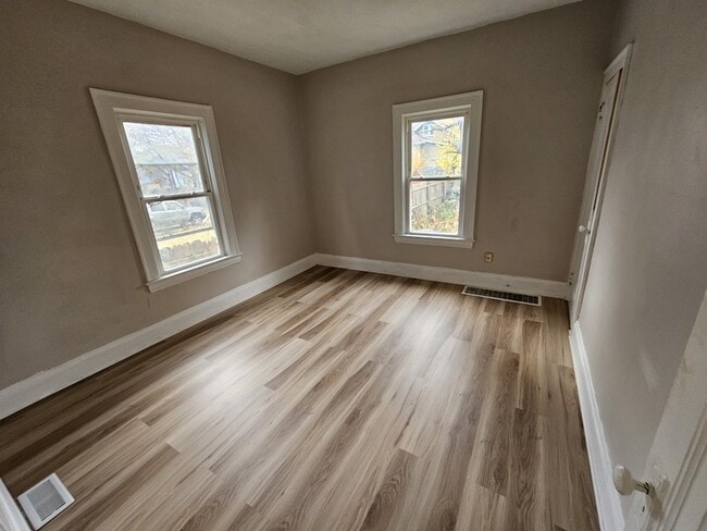 Building Photo - 942 Eddy Rd