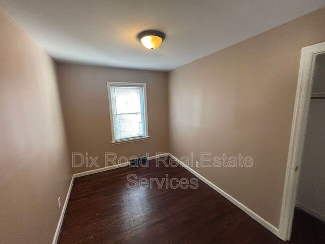 Building Photo - 600 Valleyview Dr