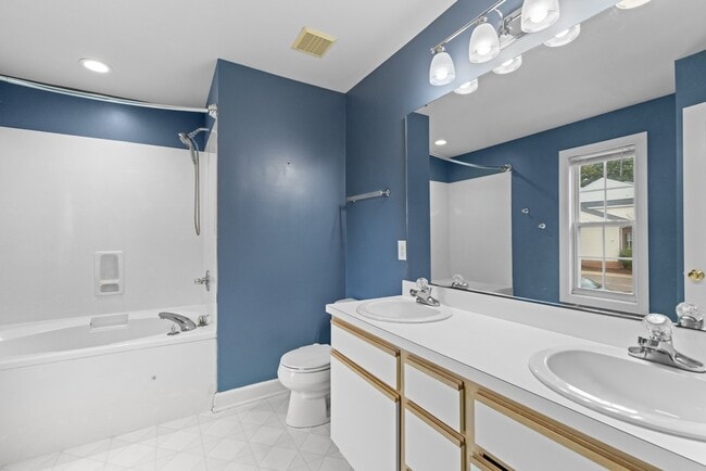 Building Photo - 2723 Sterling Park Dr