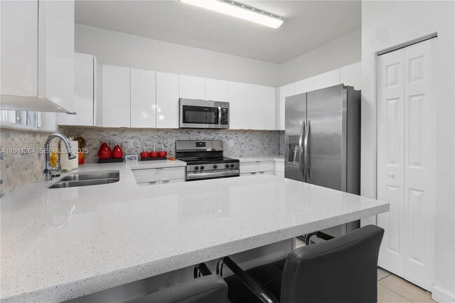 Building Photo - 2741 NE 4th St