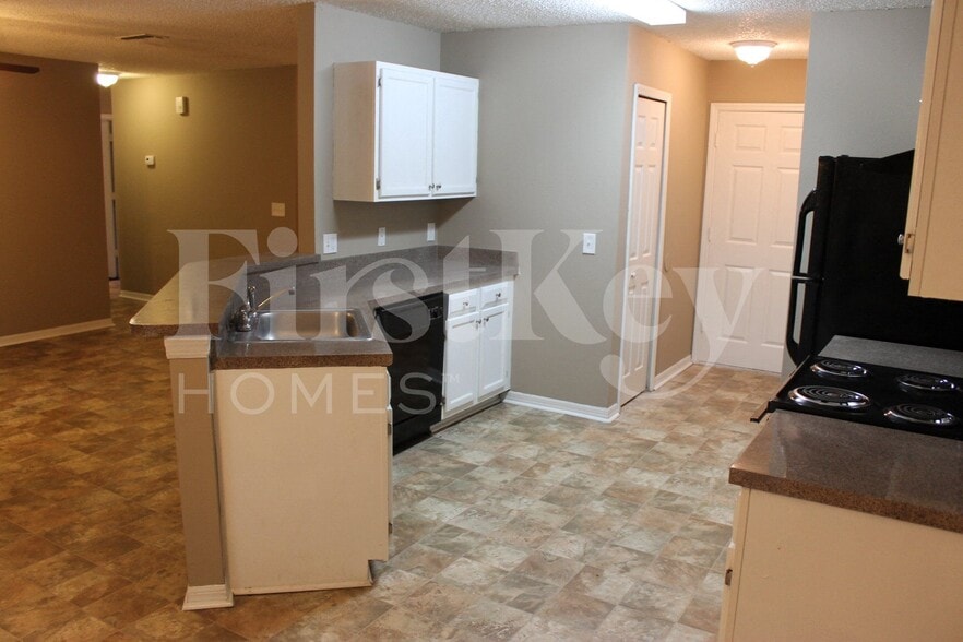 Building Photo - 14936 SE 25 Pl