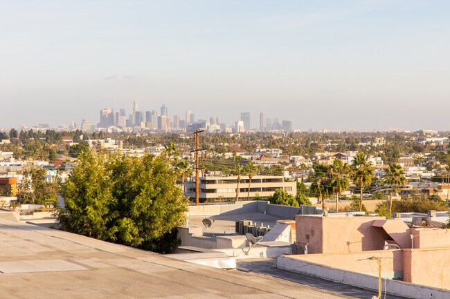 Building Photo - 960 Larrabee St