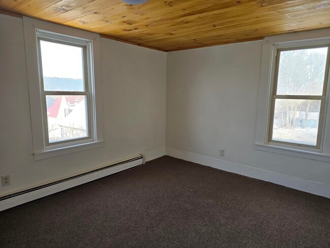 Building Photo - 147 Laurel St