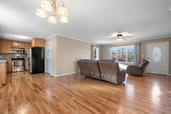 Building Photo - 313 Arrowood St SE