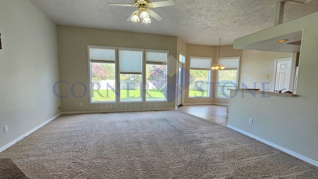 Building Photo - Spacious Home with Large Garage!