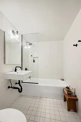 Building Photo - 465 W 23 St